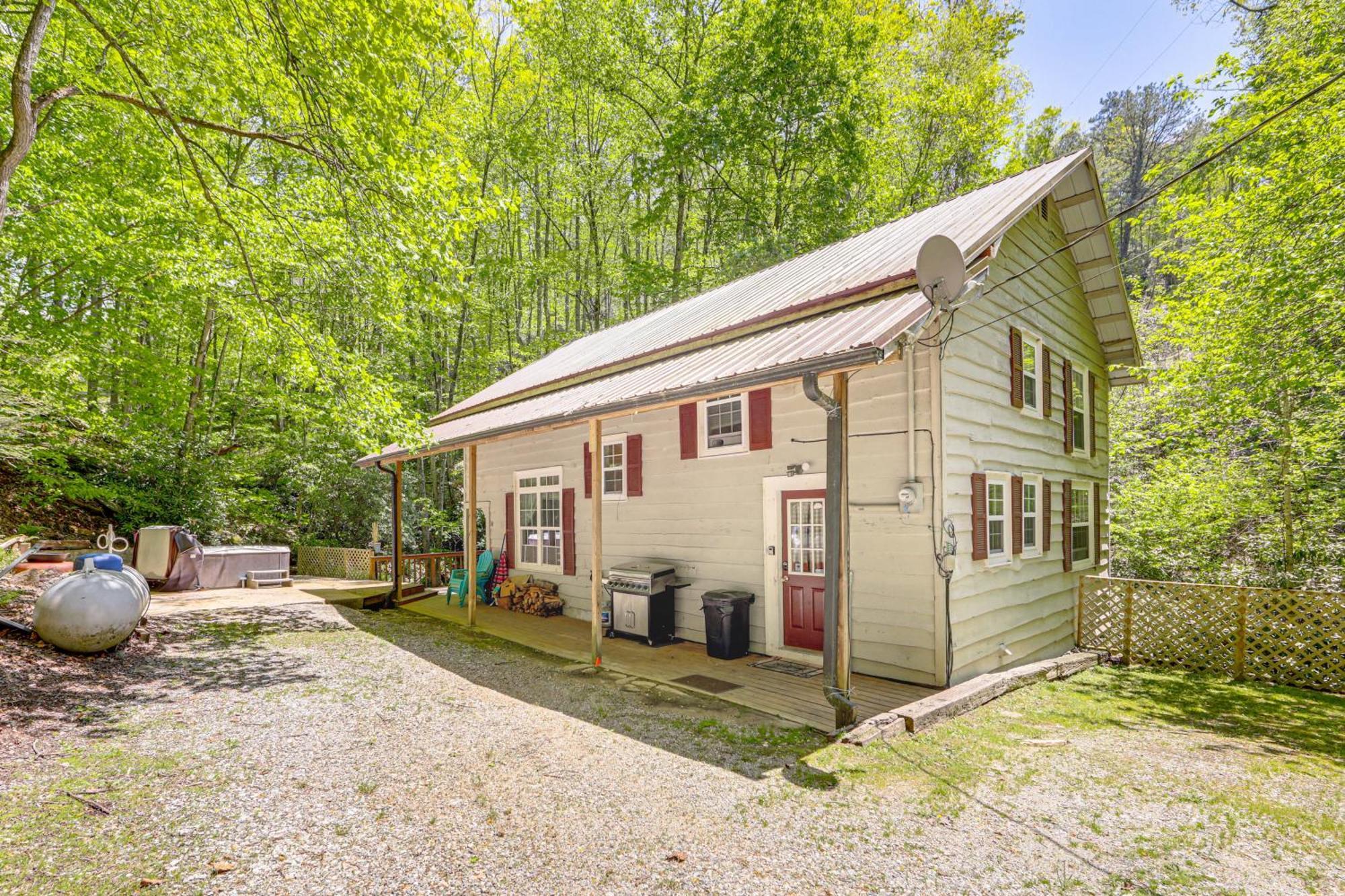 Bryson City Cottage With Hot Tub And Waterfall Views! Экстерьер фото